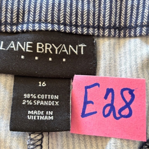 Lane Bryant Women's Plus Size 16 Bermuda Shorts Cotton Blend Navy White Striped - Picture 13 of 15